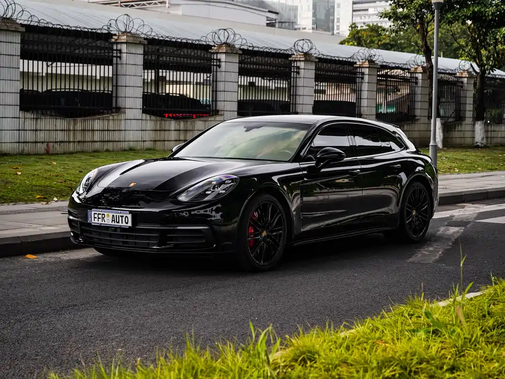 Porsche Panamera 2019 — фото 1