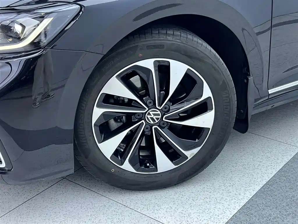 Volkswagen Passat 2023 — фото 11