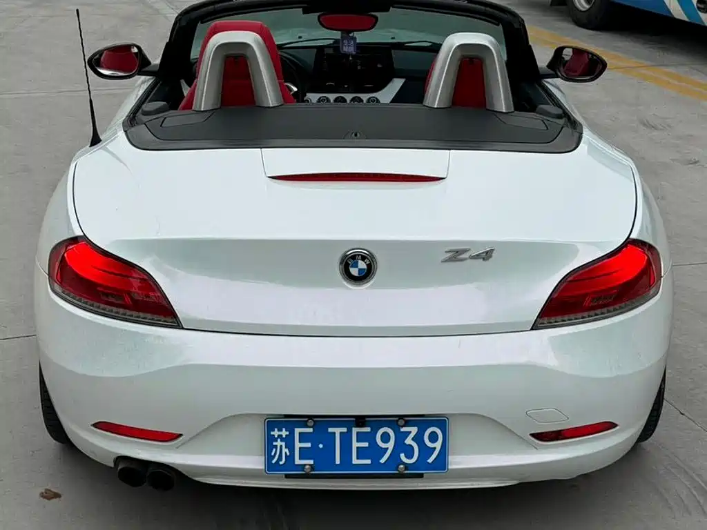 BMW Z4 2010 — фото 9