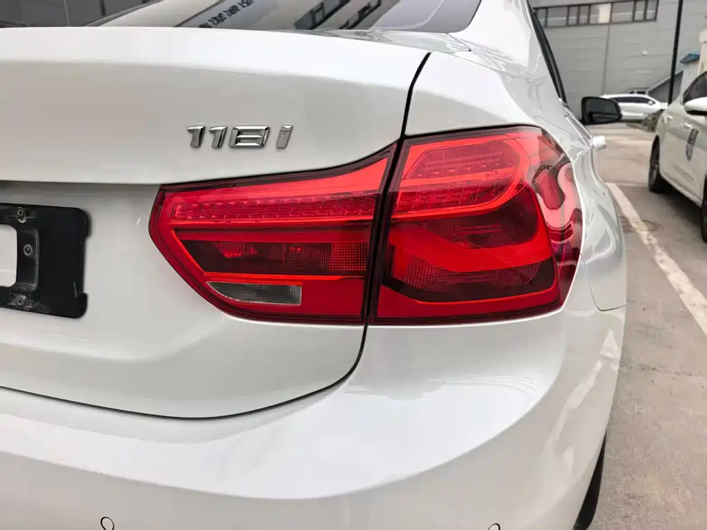 BMW 1 Series 2019 — фото 27