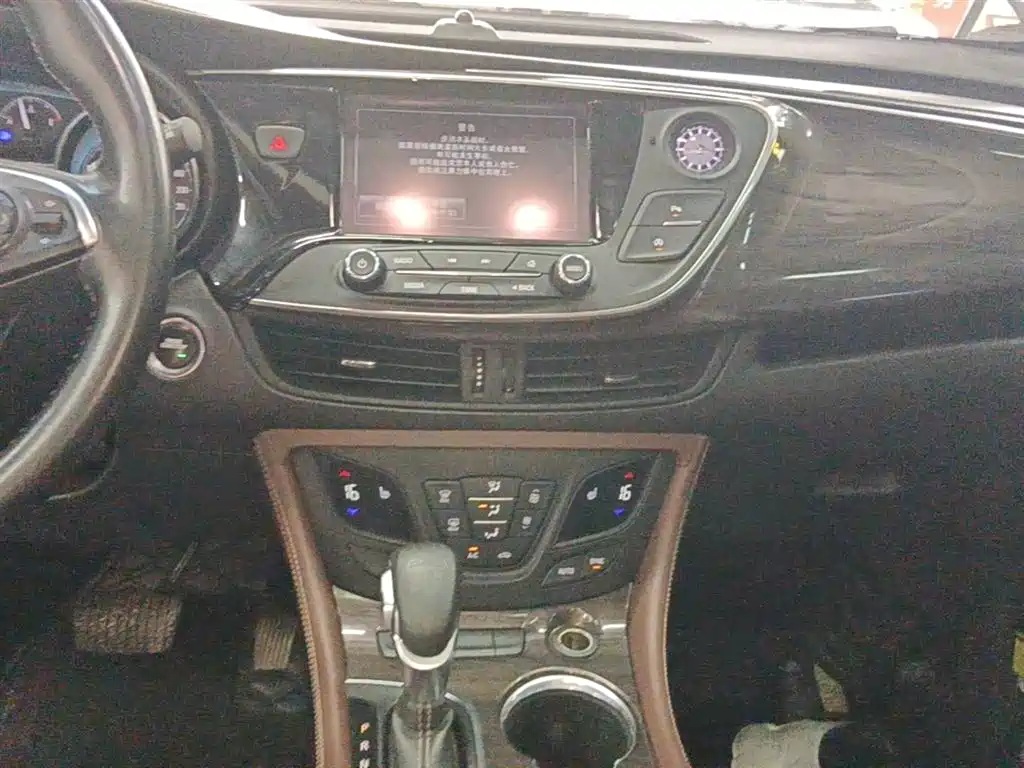Buick Envision Plus 2017 — фото 13