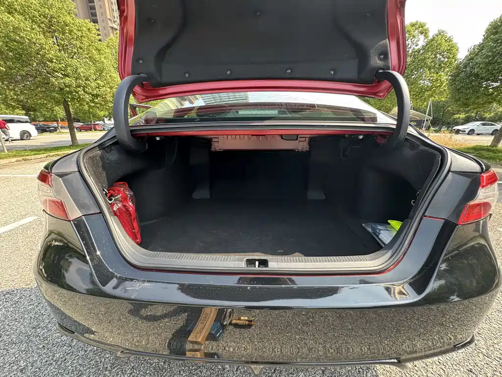 Toyota Camry 2018 — фото 18