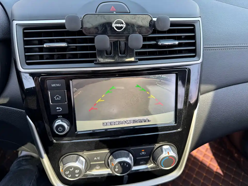 Nissan Tiida 2018 — фото 23