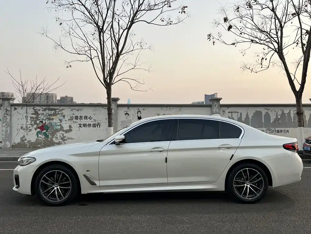 BMW 5 Series 2023 — фото 12
