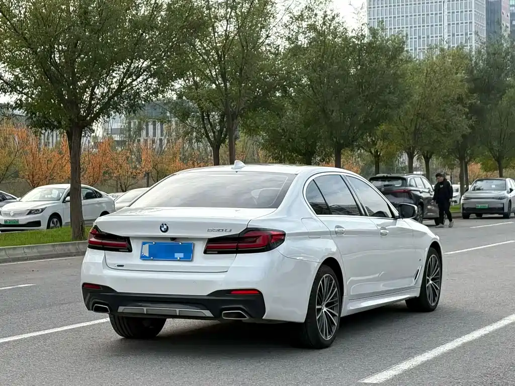 BMW 5 Series 2022 — фото 14
