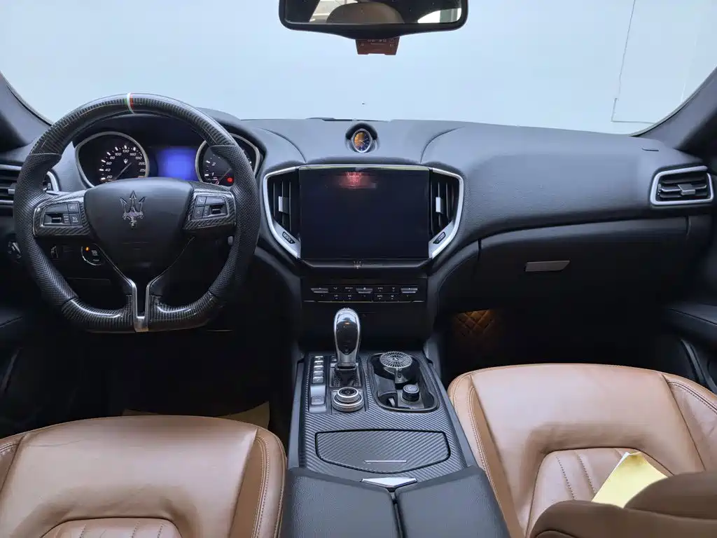 Maserati Ghibli 2016 — фото 12