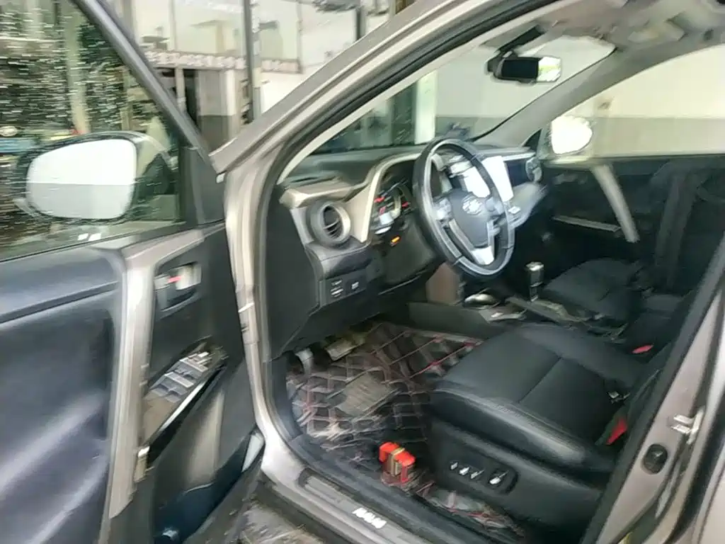 Toyota RAV4 2014 — фото 16