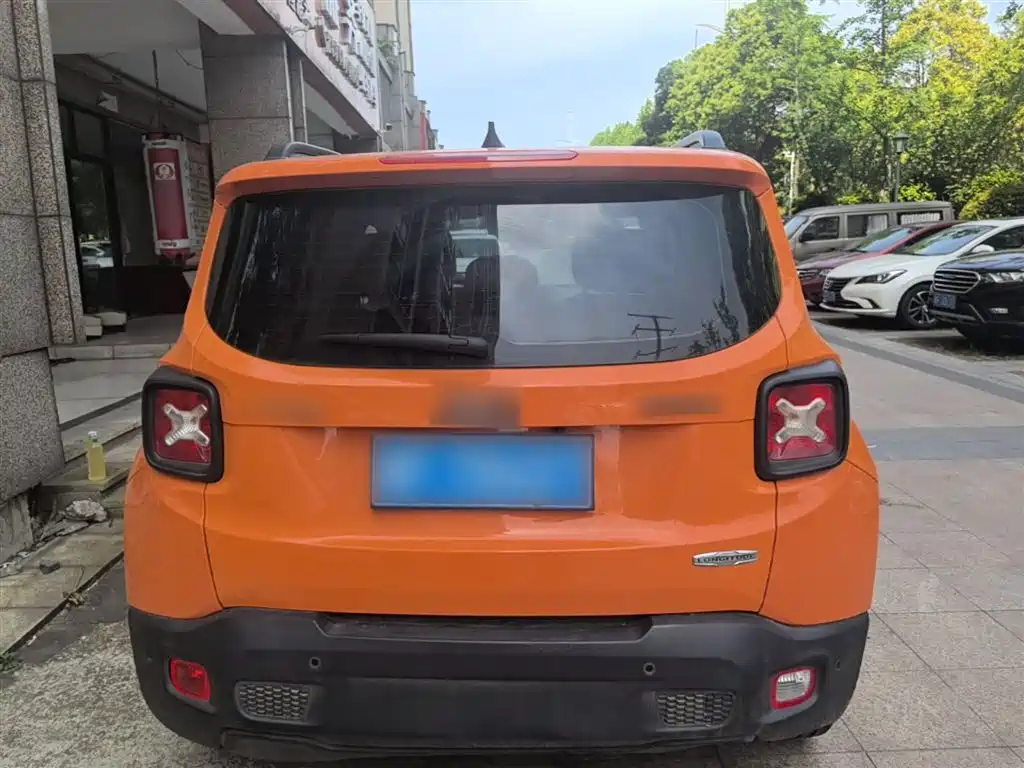 Jeep Renegade 2017 — фото 6