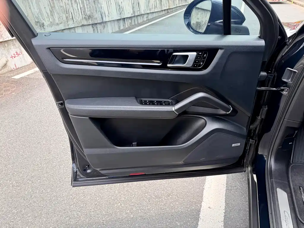 Porsche Cayenne 2019 — фото 15