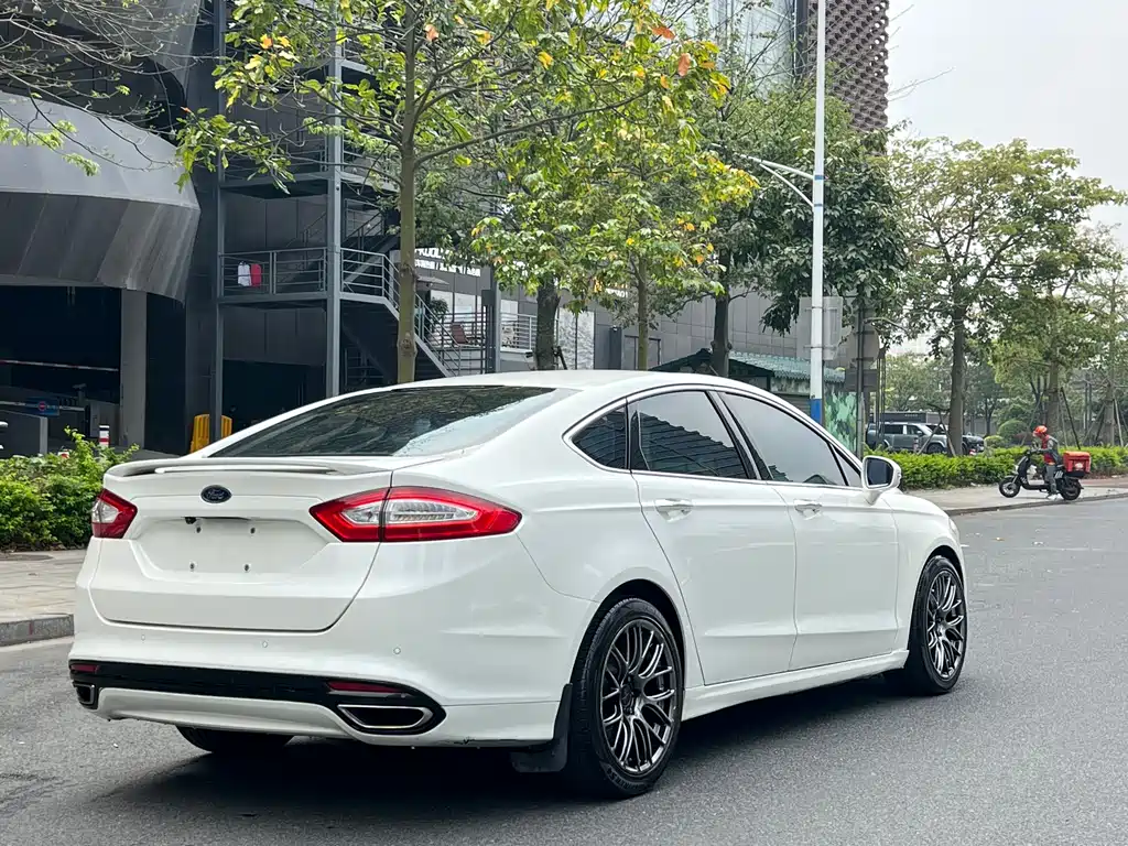 Ford Mondeo 2014 — фото 4