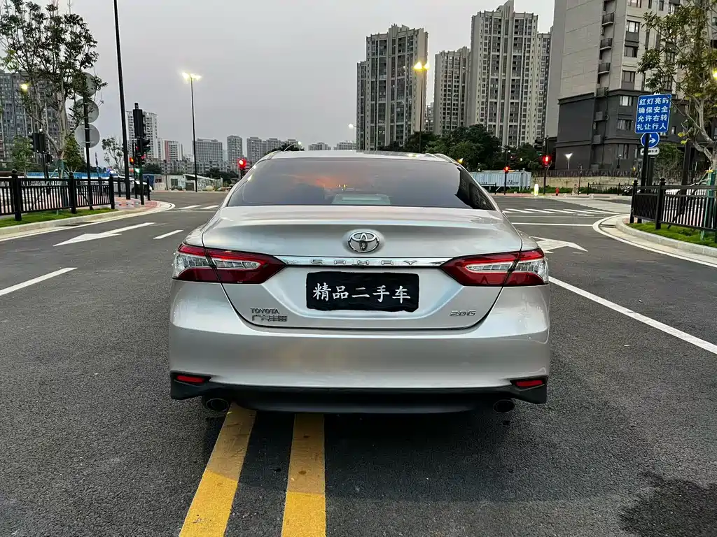 Toyota Camry 2019 — фото 8