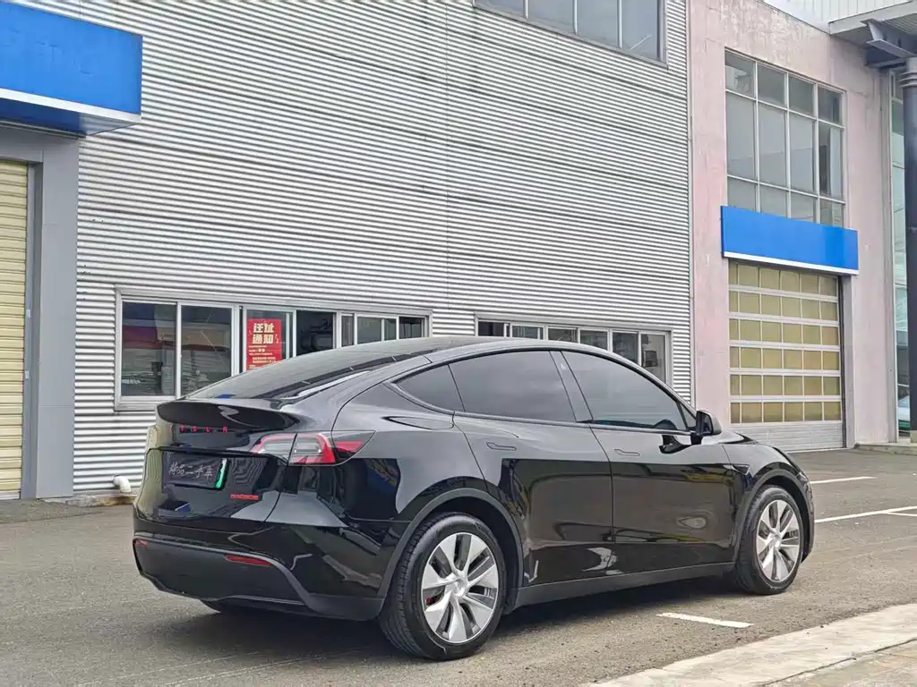 Tesla Model Y 2022 — фото 9