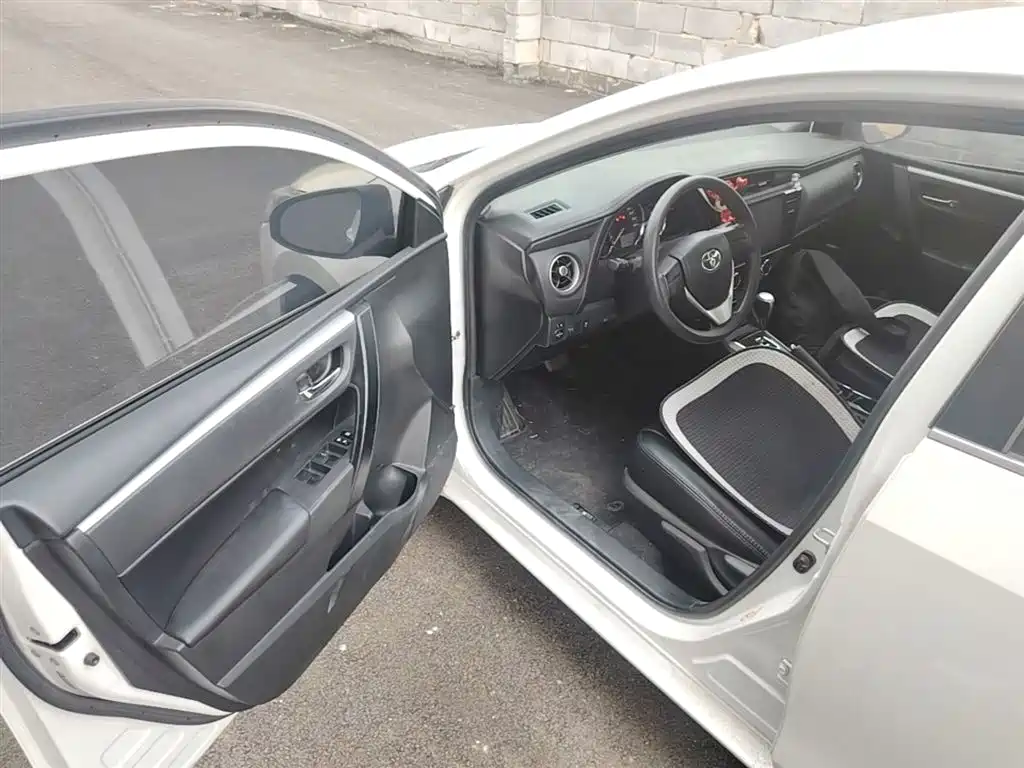 Toyota Corolla 2018 — фото 16