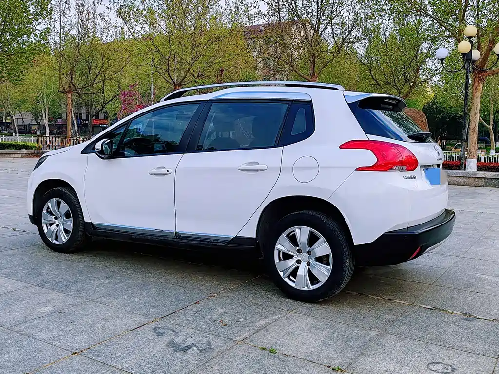 Peugeot 2008 2014 — фото 18