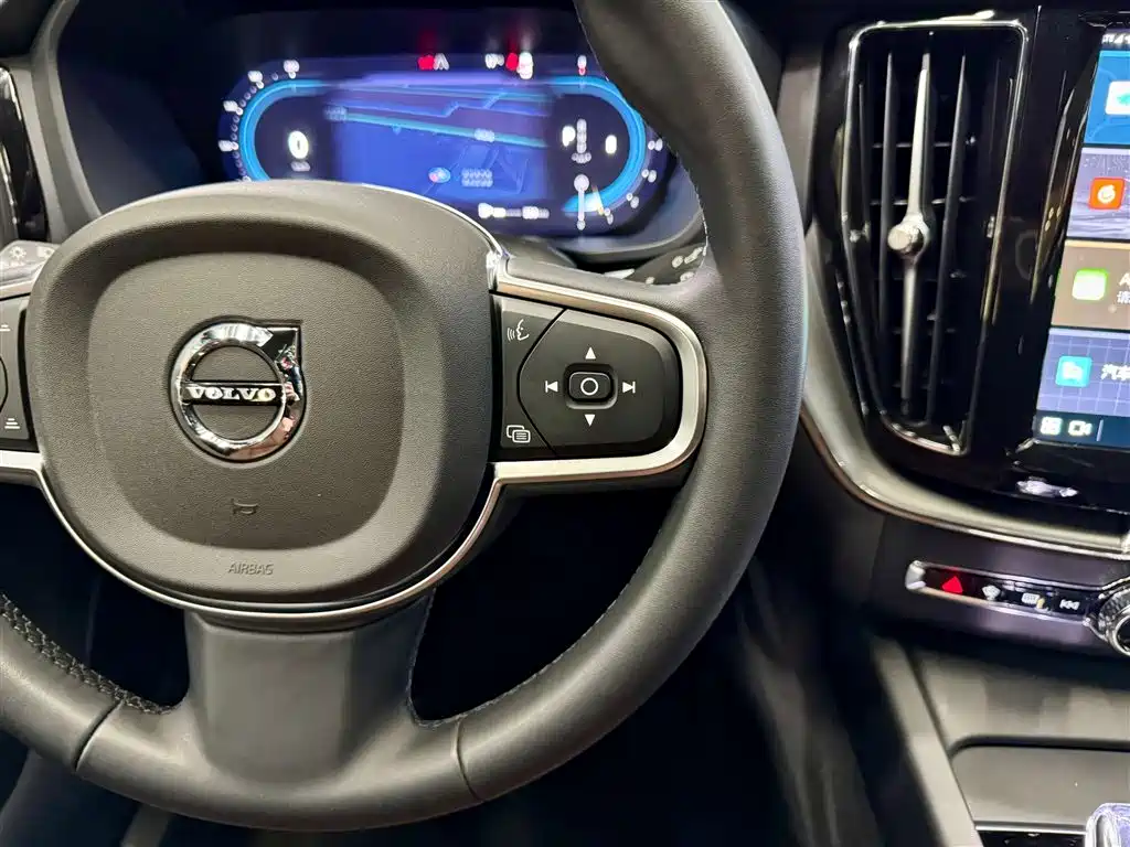 Volvo XC60 2025 — фото 23