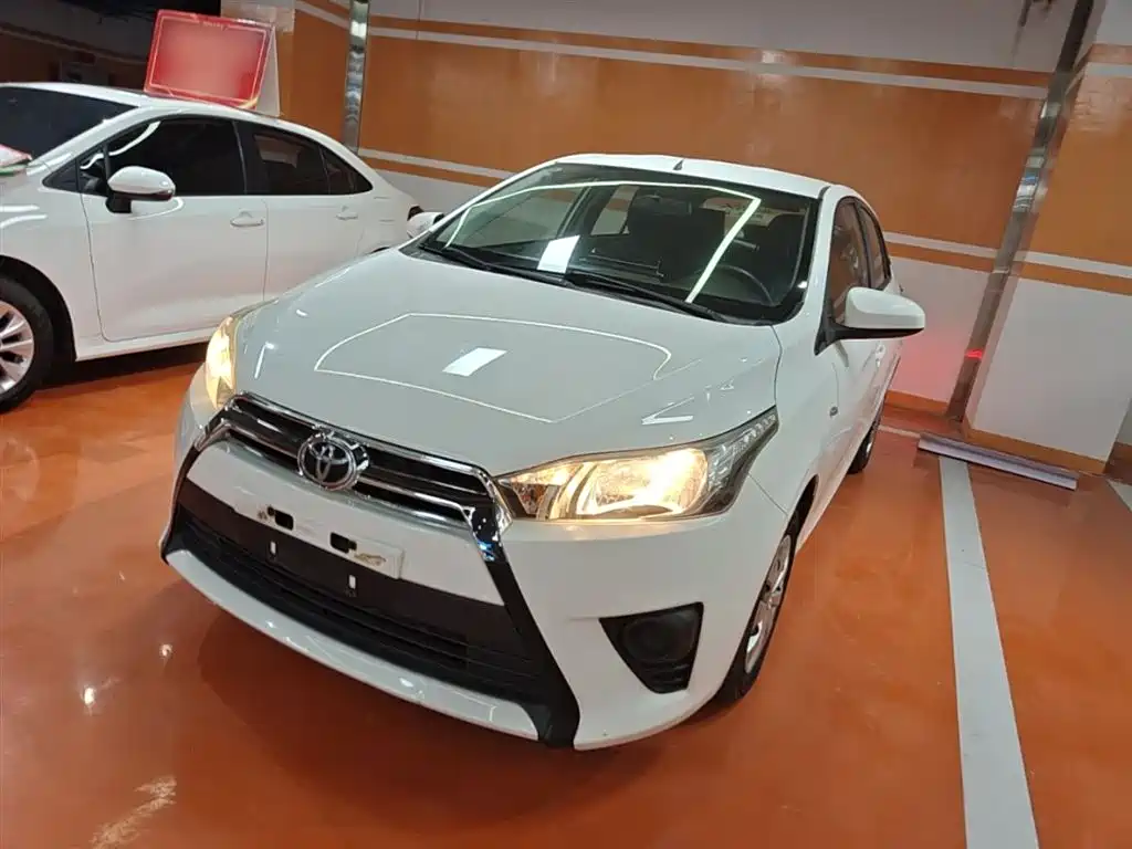 Toyota Yaris L 2015 — фото 2