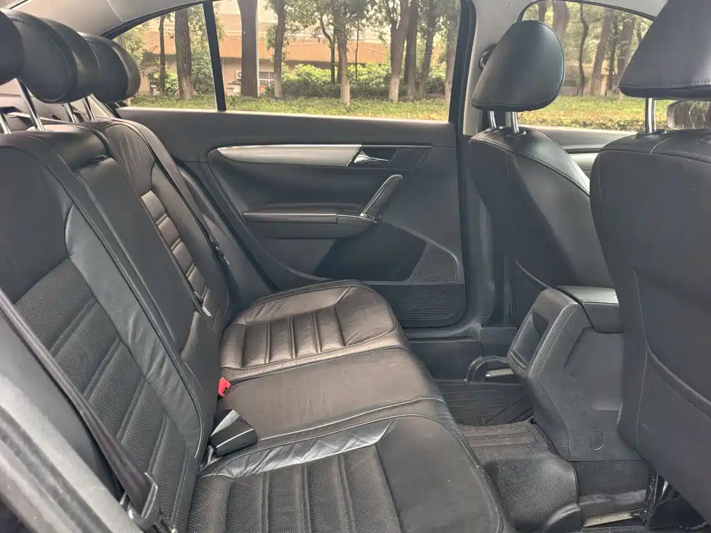 Volkswagen Lavida 2013