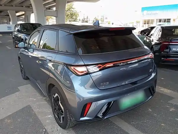 BYD Dolphin 2025