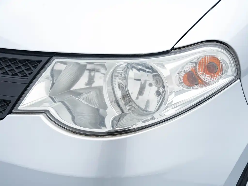 Wuling Hongguang 2015 — фото 11