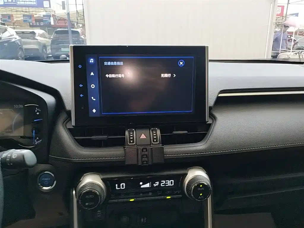 Toyota RAV4 2022 — фото 13