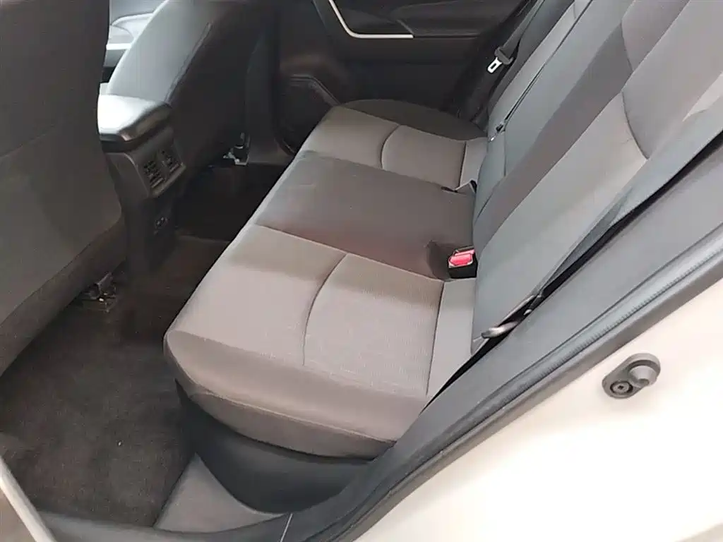 Toyota RAV4 2022 — фото 17