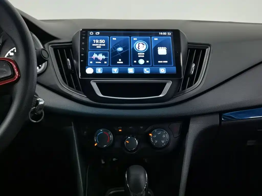Chevrolet Cavalier 2018 — фото 12