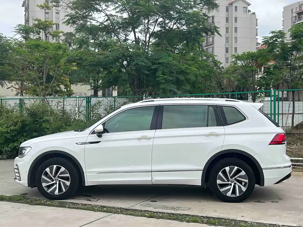 Volkswagen Tiguan L PHEV 2021 — фото 3