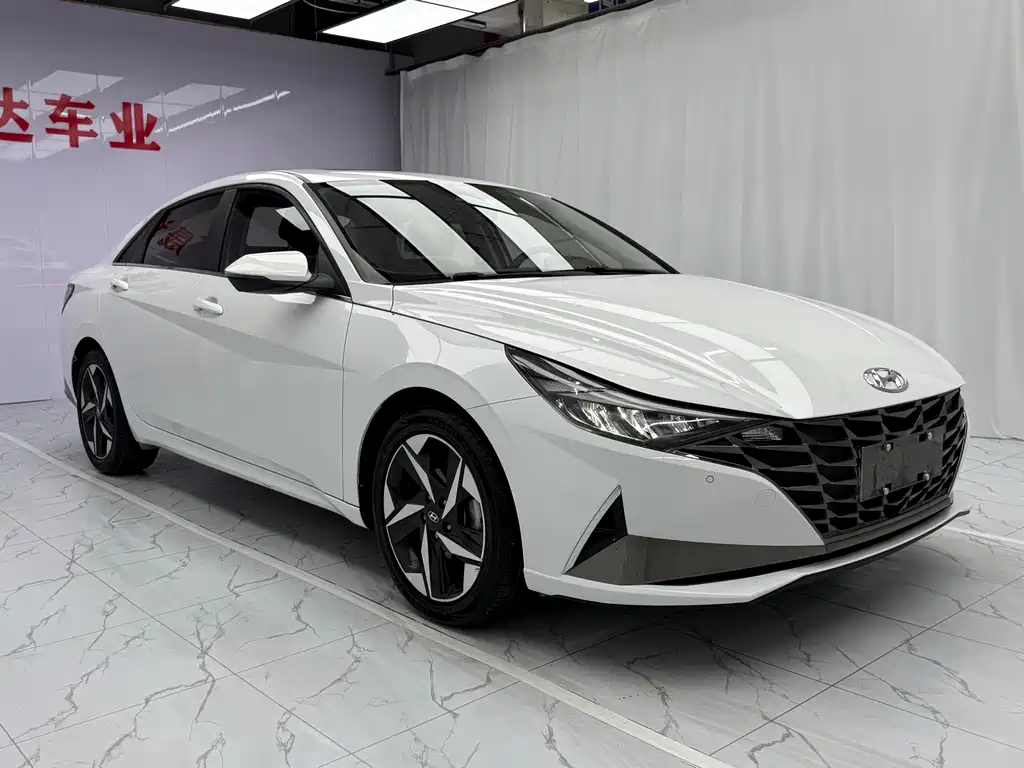 Hyundai Elantra 2022