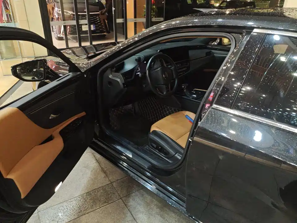 Lexus ES 2024