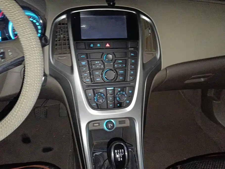 Buick Excelle 2014 — фото 12