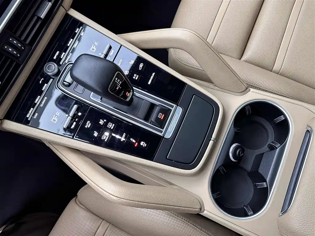 Porsche Cayenne 2020 — фото 13