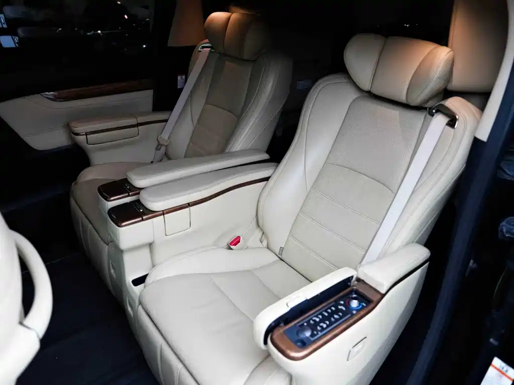 Toyota Alphard 2017 — фото 27