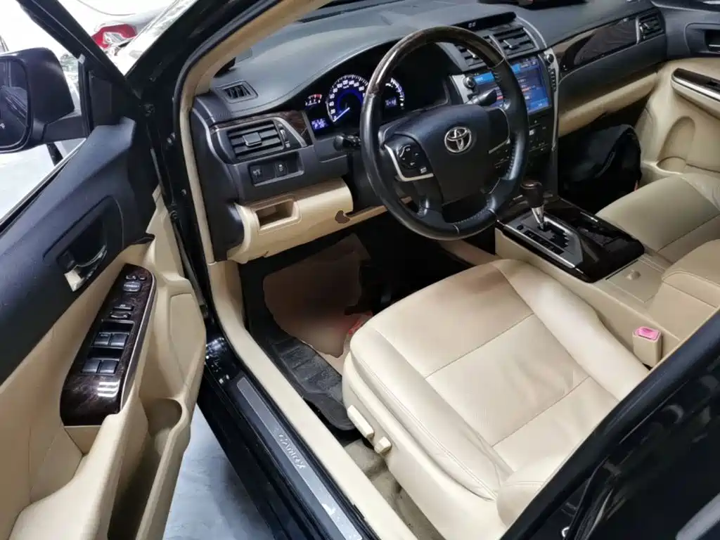 Toyota Camry 2015 — фото 16