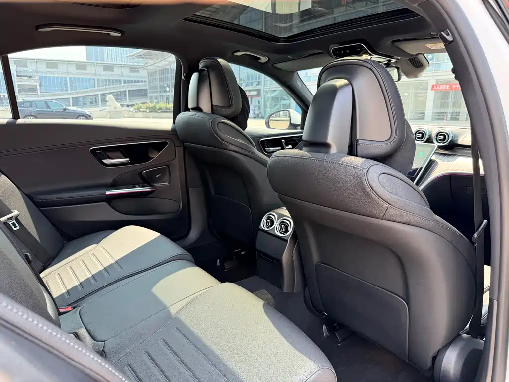 Mercedes-Benz C-Class 2025 — фото 14