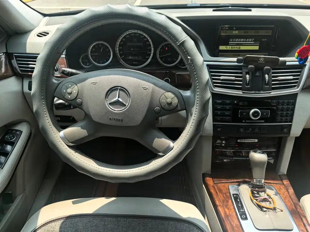 Mercedes-Benz E-Class 2012 — фото 17