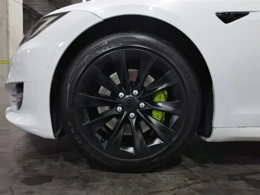 Tesla Model S 2018 — фото 17