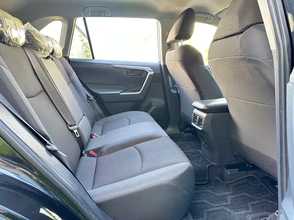Toyota RAV4 2020 — фото 15