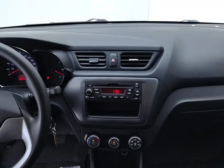 Kia K2 2015 — фото 13