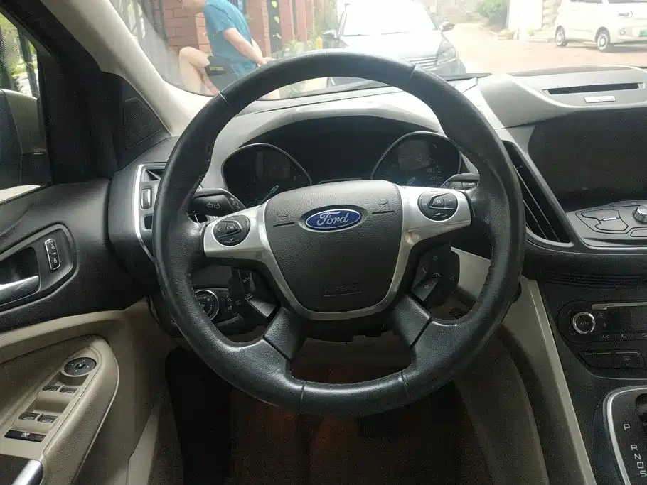 Ford Kuga 2014 — фото 15