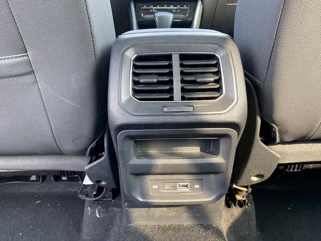 Volkswagen Tiguan L 2023 — фото 15