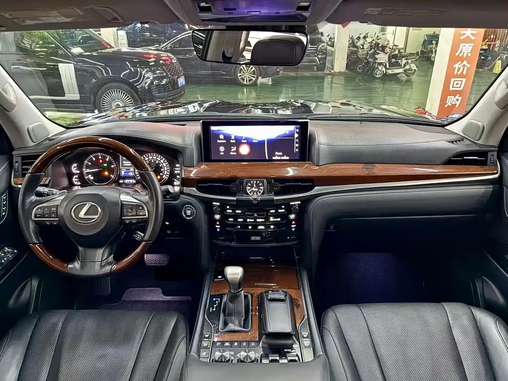 Lexus LX 2016 — фото 11