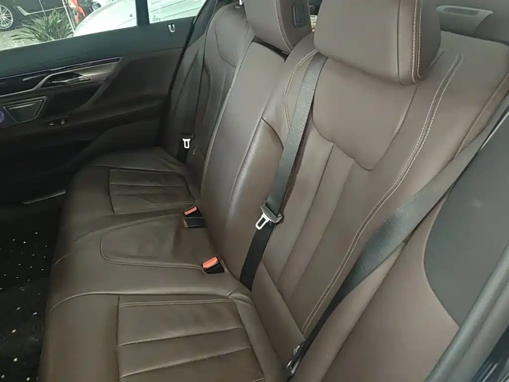 BMW 7 Series 2018 — фото 17