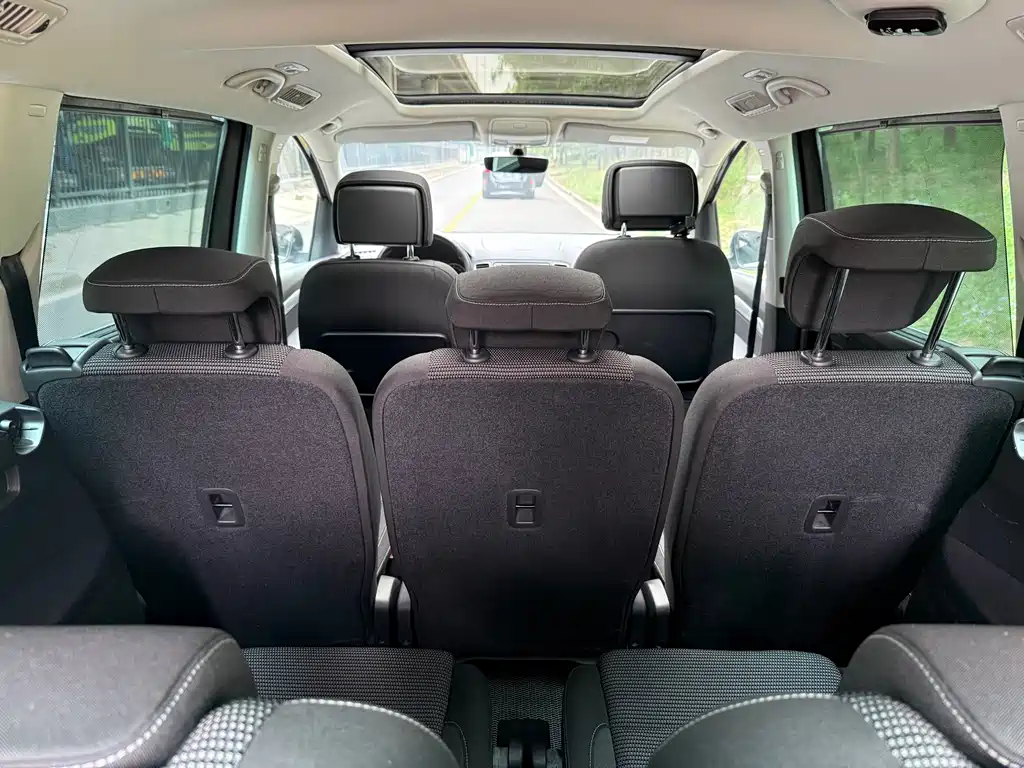 Volkswagen Sharan 2017 — фото 10