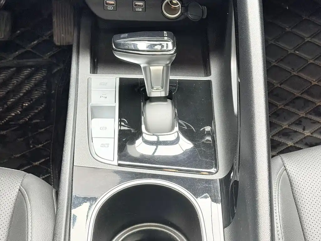 Hyundai Elantra 2023 — фото 20