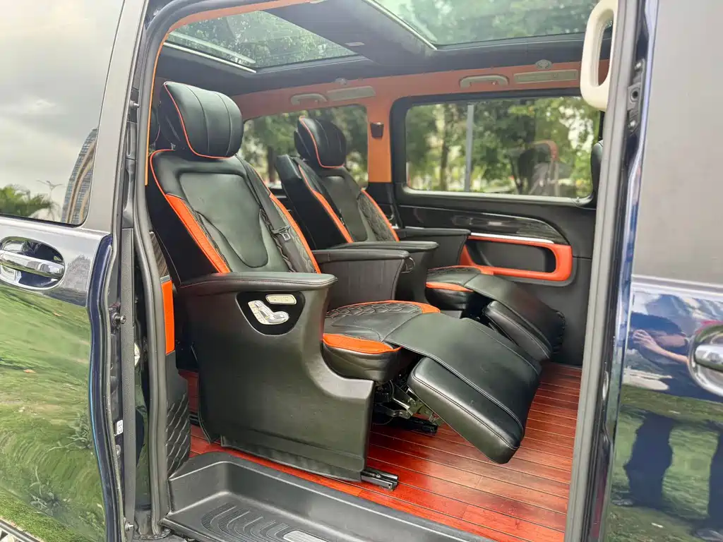 Mercedes-Benz V-Class 2018 — фото 11