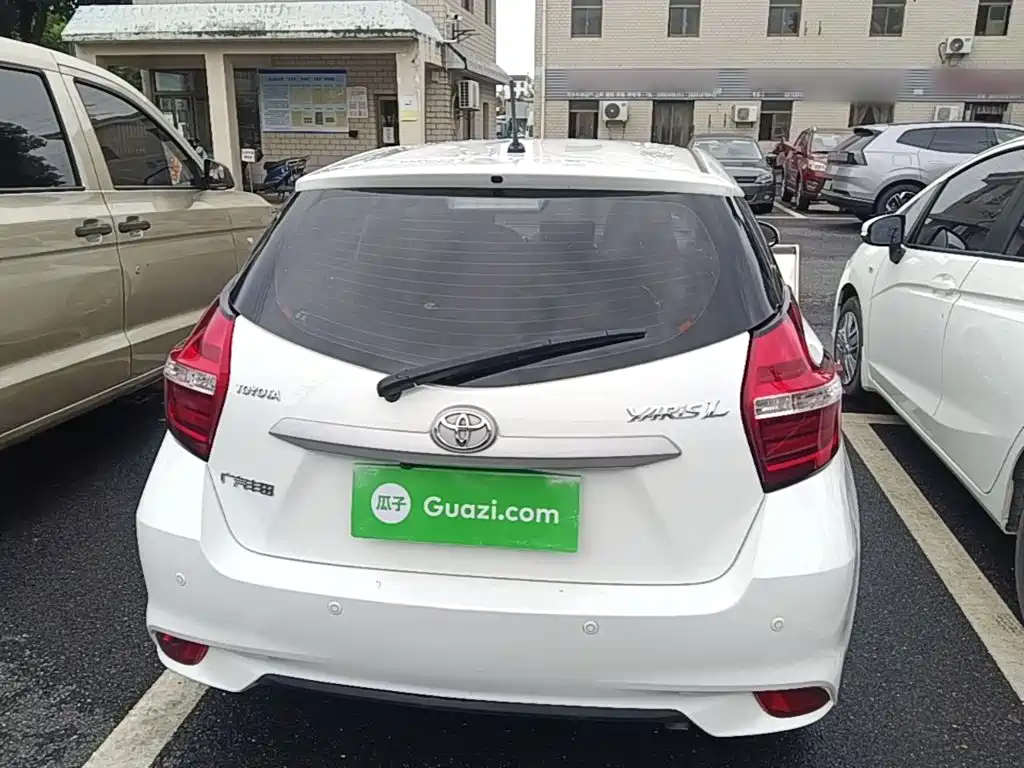 Toyota Yaris L 2021