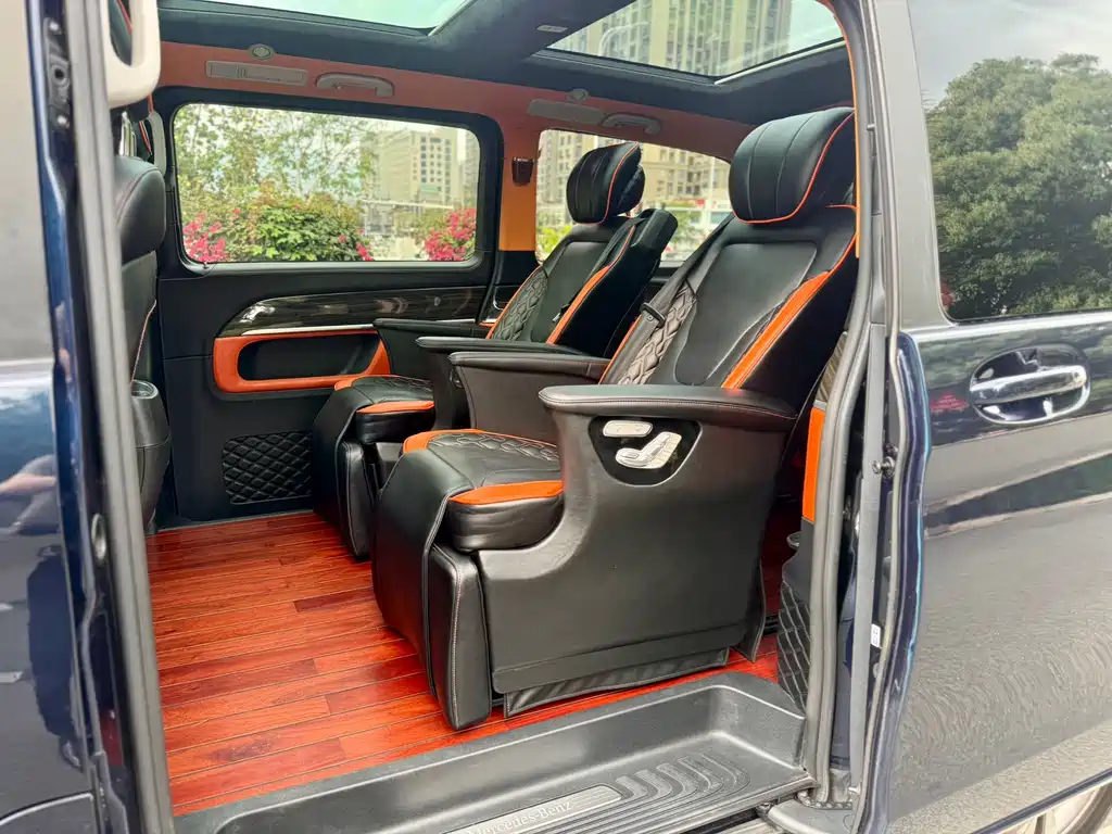 Mercedes-Benz V-Class 2018 — фото 10