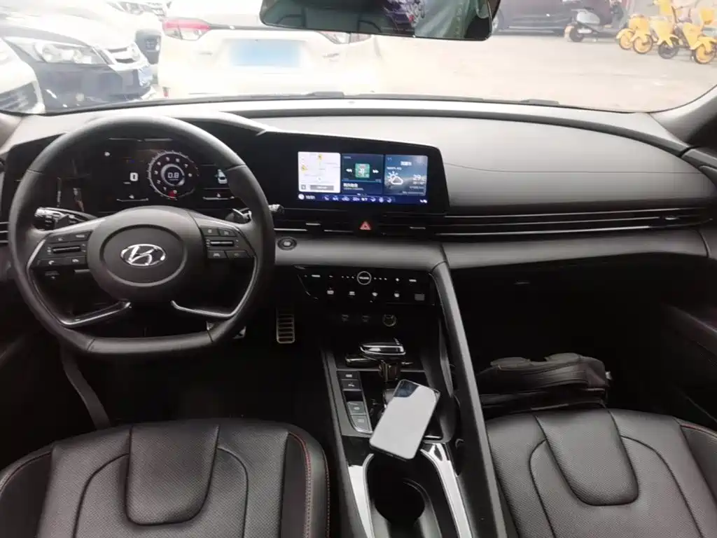 Hyundai Elantra 2021 — фото 10