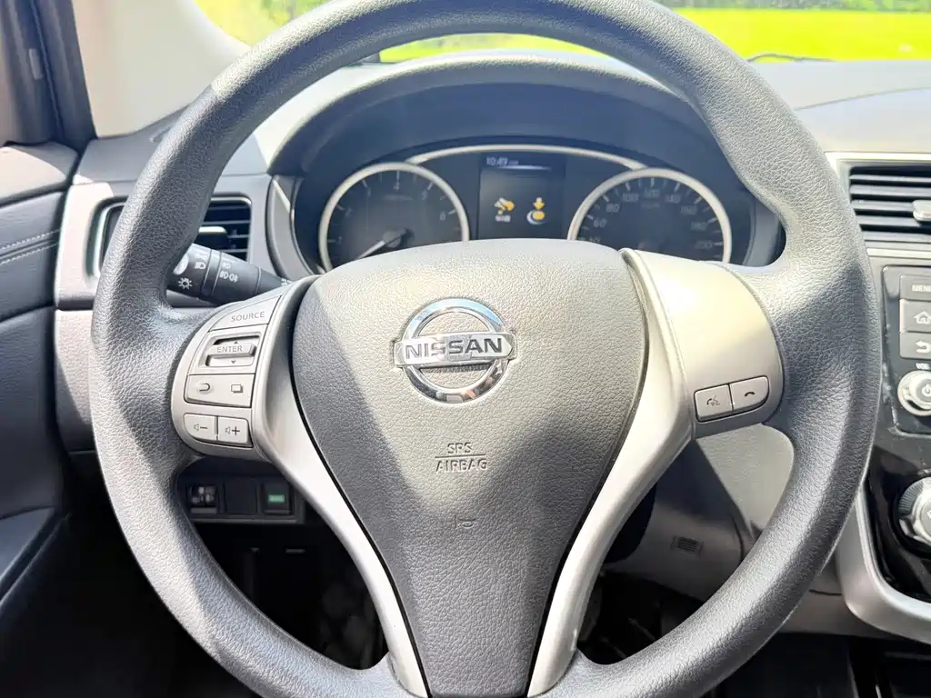 Nissan Tiida 2017 — фото 18