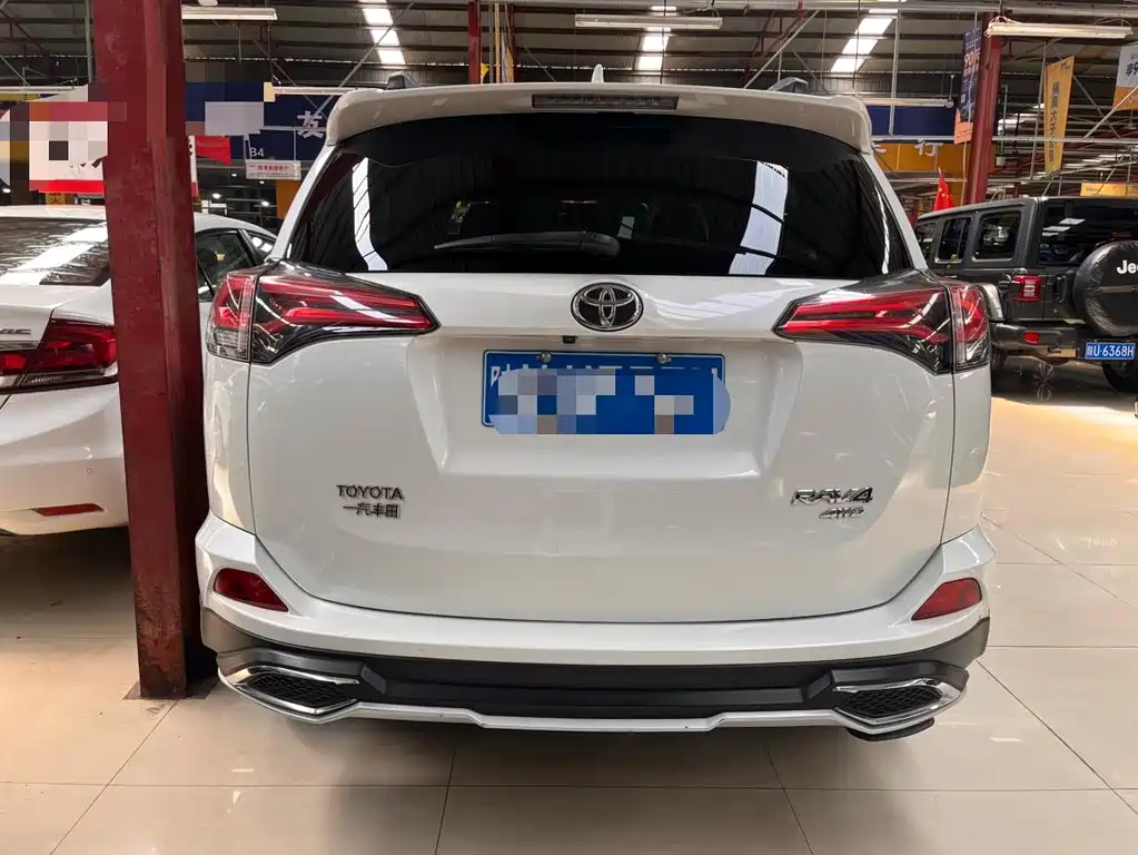 Toyota RAV4 2019 — фото 11